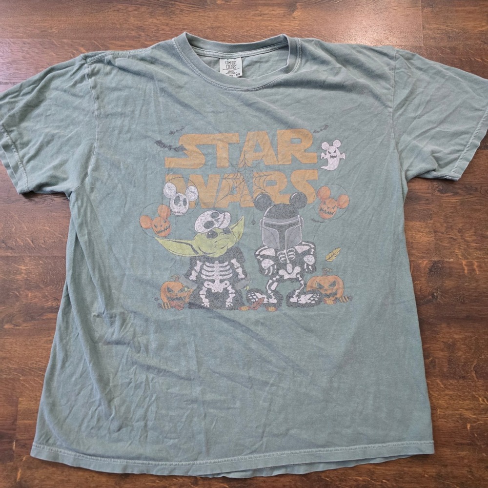 Comfort Colors Star Wars Halloween Mandalorian Grogu Skeleton T-Shirt XL Green